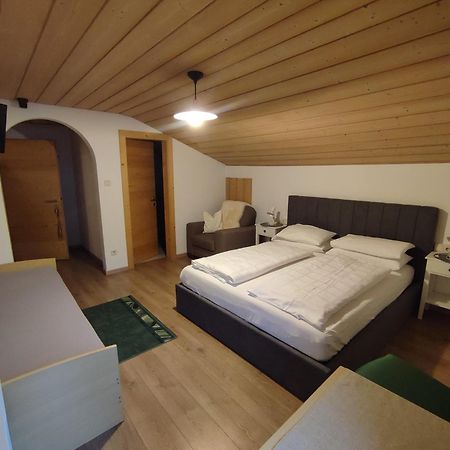 Garni Hattlerhof B&B Bruneck Exteriör bild