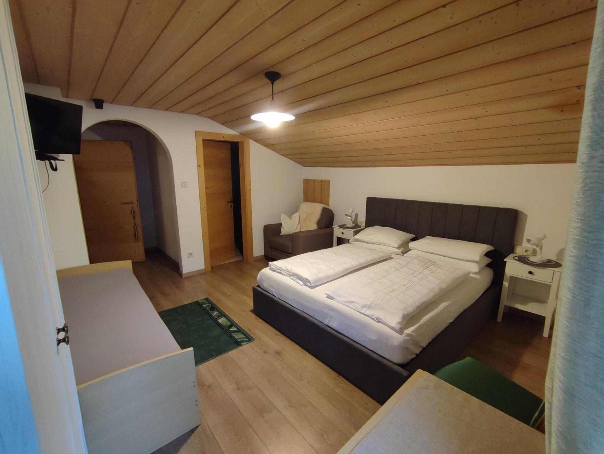 Garni Hattlerhof B&B Bruneck Exteriör bild
